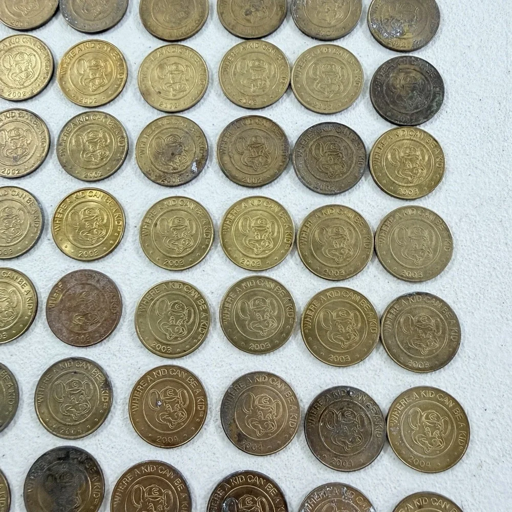 159 VINTAGE CHUCK E CHEESE TOKENS LOT 1980S-1990S‎ ARCADE TOKEN COLLECTION